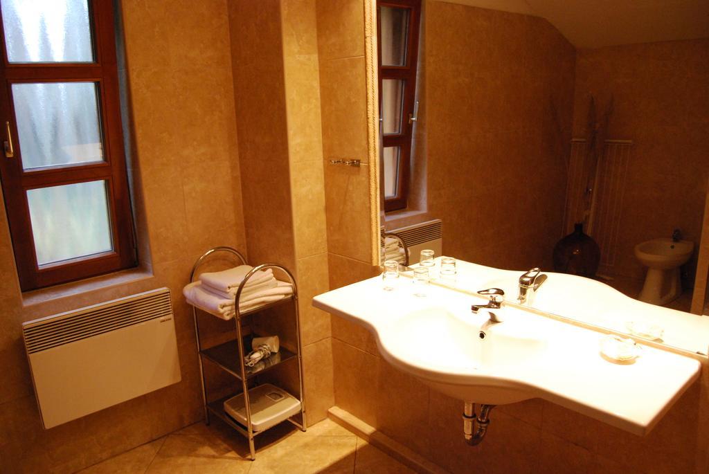 Boroka Apartmanhazak - Oereghaz Velem Cameră foto